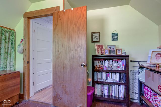 238 S 5th Avenue, Beech Grove, IN 46107