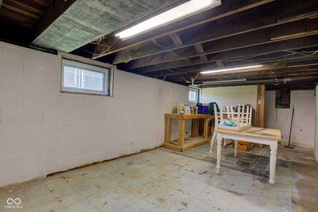 238 S 5th Avenue, Beech Grove, IN 46107