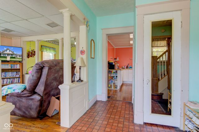 238 S 5th Avenue, Beech Grove, IN 46107