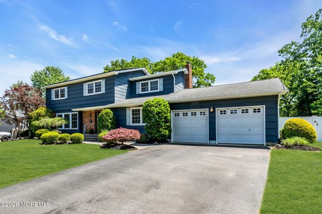 3 Beacon Drive, Howell, NJ 07731