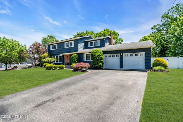 3 Beacon Drive, Howell, NJ 07731