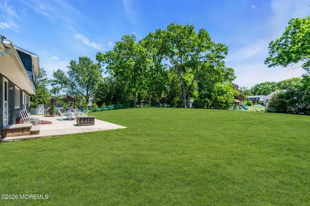 3 Beacon Drive, Howell, NJ 07731