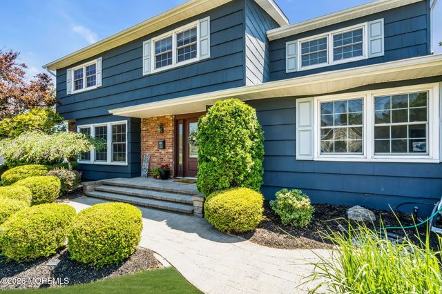 3 Beacon Drive, Howell, NJ 07731