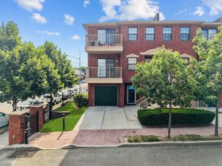 Apt A 2-22 Constitution Place 167, College Point, NY 11356