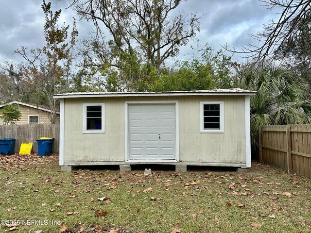 13625 HOLLINGS Street, Jacksonville, FL 32218