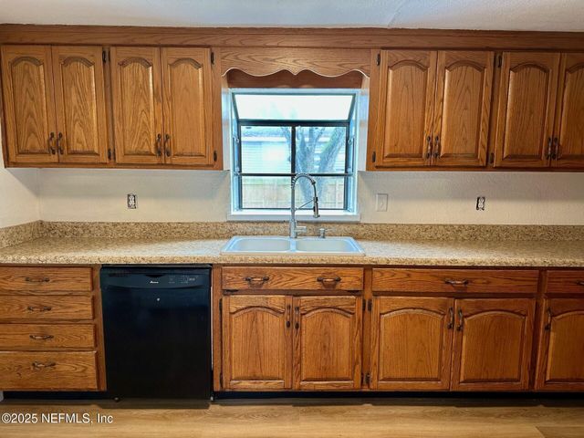 13625 HOLLINGS Street, Jacksonville, FL 32218