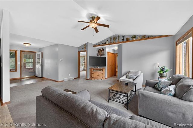 2927 N Blacks Corners Road, Imlay City, MI 48444