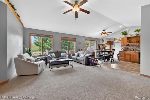 2927 N Blacks Corners Road, Imlay City, MI 48444