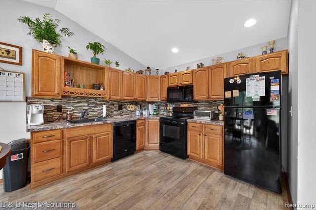 2927 N Blacks Corners Road, Imlay City, MI 48444