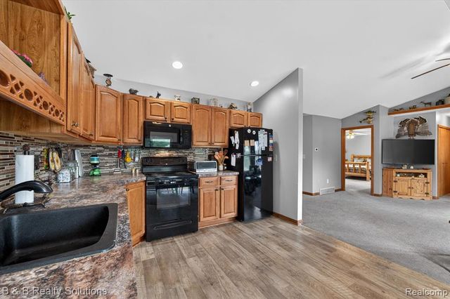 2927 N Blacks Corners Road, Imlay City, MI 48444