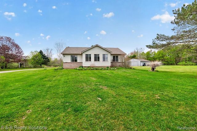 2927 N Blacks Corners Road, Imlay City, MI 48444