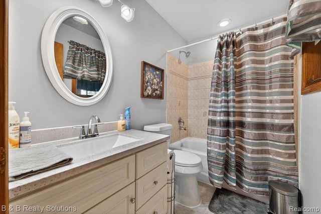 2927 N Blacks Corners Road, Imlay City, MI 48444