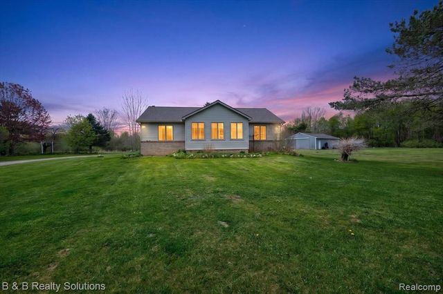 2927 N Blacks Corners Road, Imlay City, MI 48444