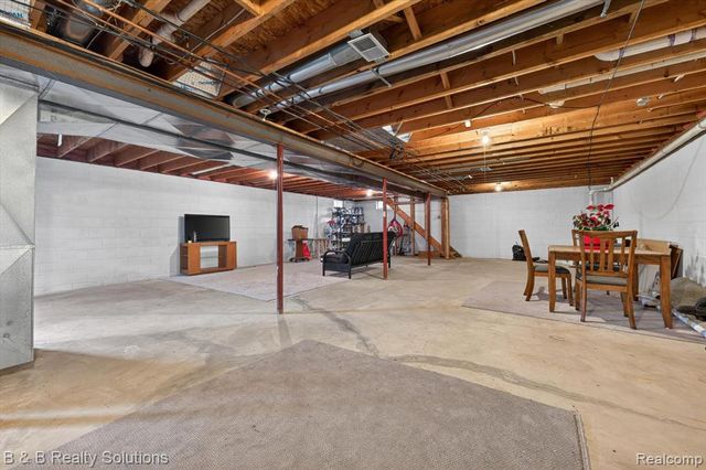 2927 N Blacks Corners Road, Imlay City, MI 48444