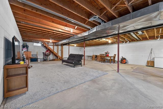 2927 N Blacks Corners Road, Imlay City, MI 48444