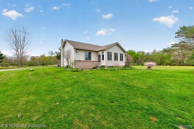 2927 N Blacks Corners Road, Imlay City, MI 48444