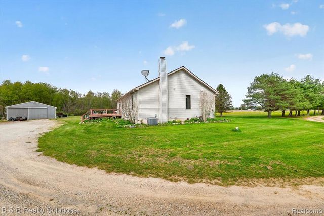 2927 N Blacks Corners Road, Imlay City, MI 48444