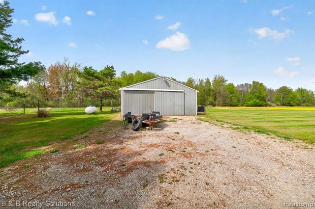 2927 N Blacks Corners Road, Imlay City, MI 48444