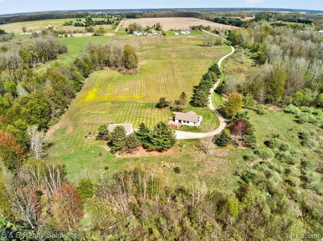2927 N Blacks Corners Road, Imlay City, MI 48444