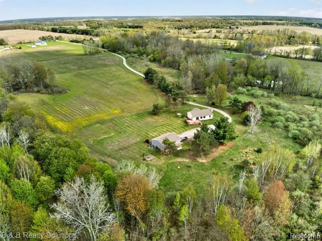 2927 N Blacks Corners Road, Imlay City, MI 48444
