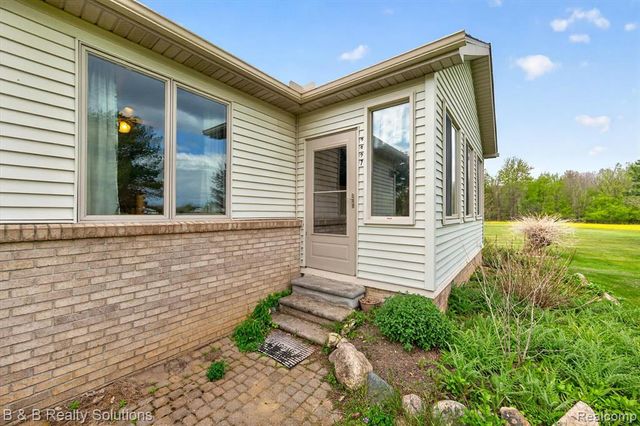 2927 N Blacks Corners Road, Imlay City, MI 48444