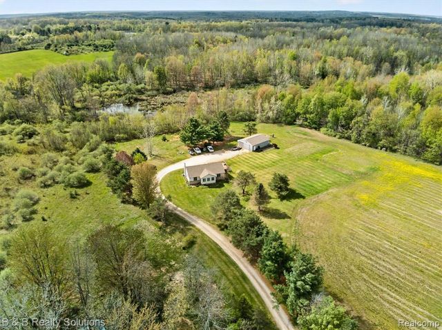 2927 N Blacks Corners Road, Imlay City, MI 48444
