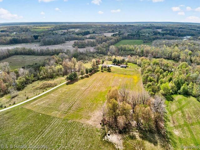 2927 N Blacks Corners Road, Imlay City, MI 48444