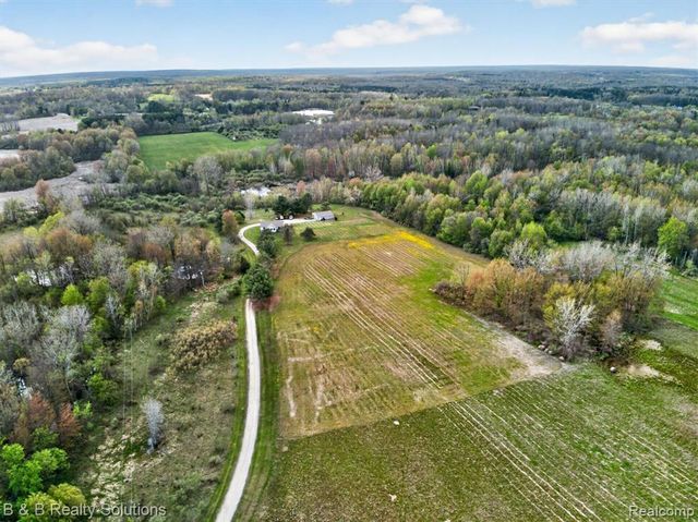 2927 N Blacks Corners Road, Imlay City, MI 48444