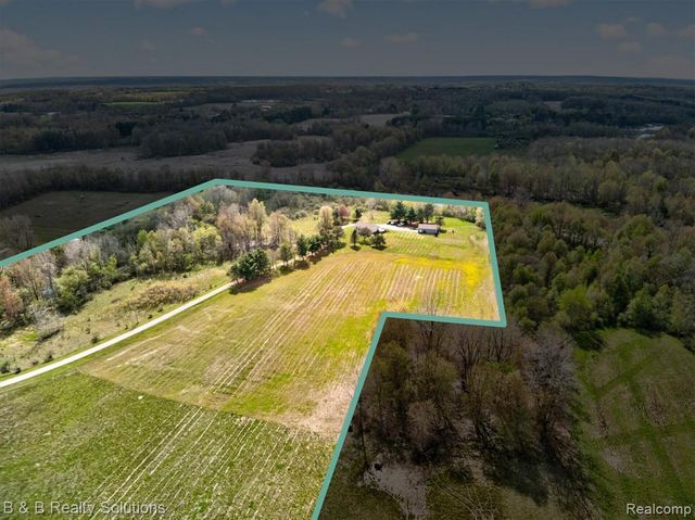 2927 N Blacks Corners Road, Imlay City, MI 48444