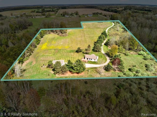 2927 N Blacks Corners Road, Imlay City, MI 48444