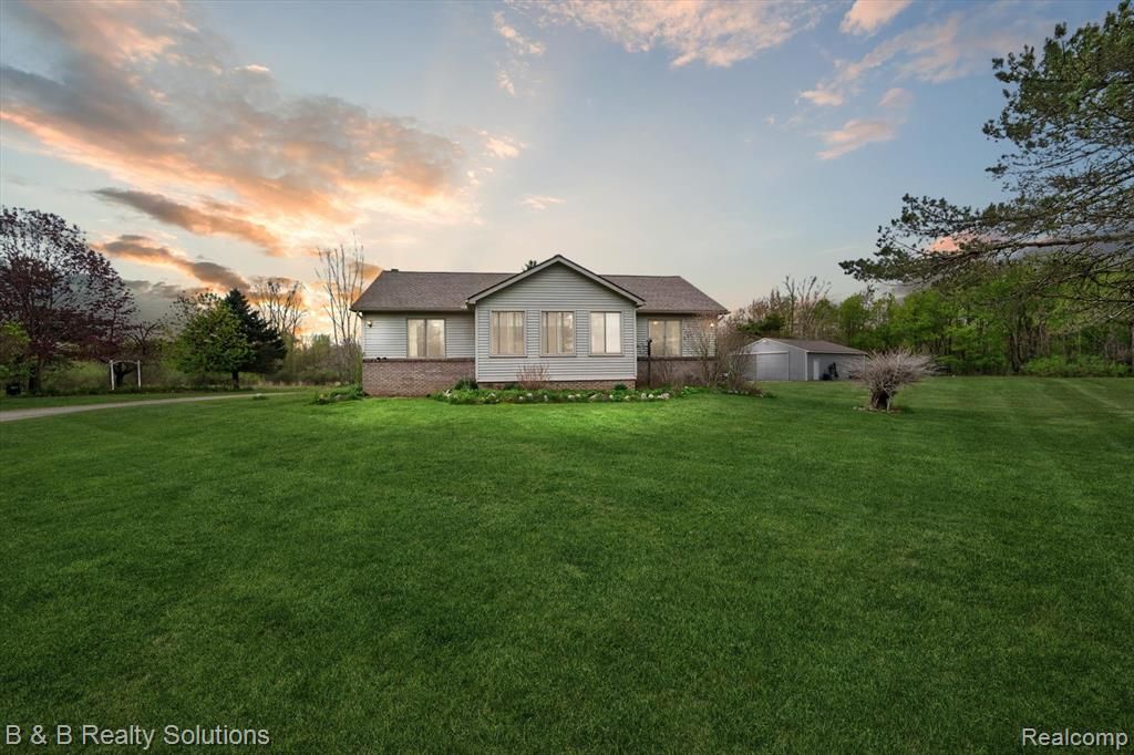 2927 N Blacks Corners Road, Imlay City, MI 48444