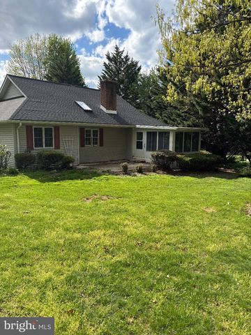 6188 GREENBRIAR LN, Fayetteville, PA 17222