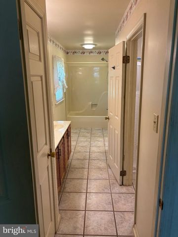 6188 GREENBRIAR LN, Fayetteville, PA 17222