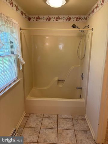 6188 GREENBRIAR LN, Fayetteville, PA 17222