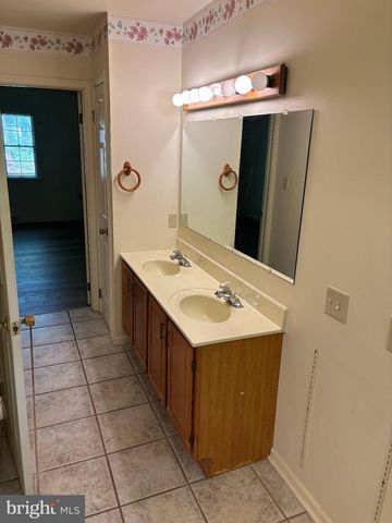 6188 GREENBRIAR LN, Fayetteville, PA 17222