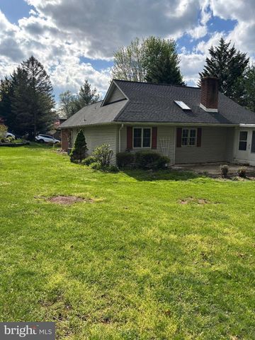 6188 GREENBRIAR LN, Fayetteville, PA 17222