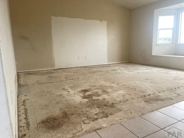964 Moccasin Dr, Pueblo West, CO 81007