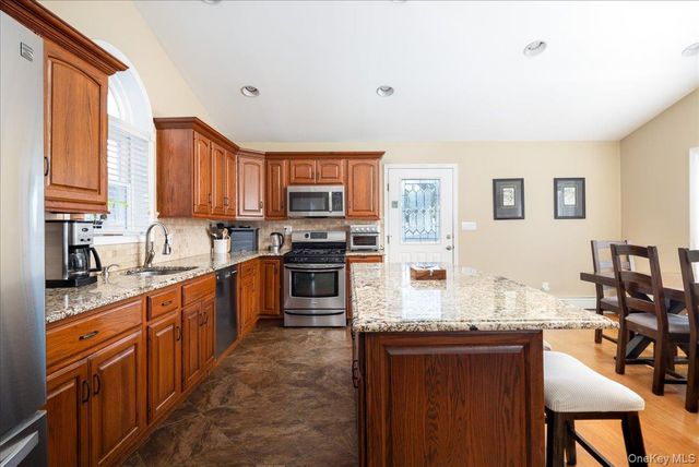 140 Euclid Avenue, Massapequa, NY 11758