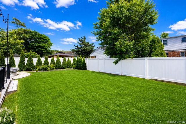 140 Euclid Avenue, Massapequa, NY 11758