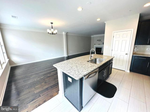 25576 TOLAR SQ, Chantilly, VA 20152