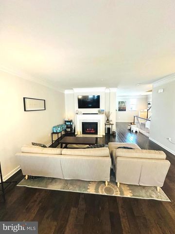 25576 TOLAR SQ, Chantilly, VA 20152