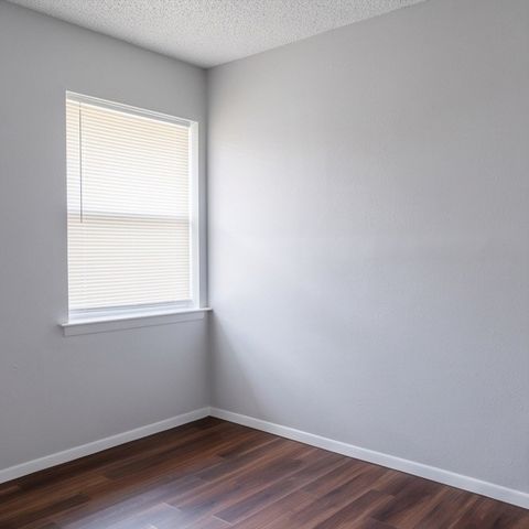904 S Murray Street, Mckinney, TX 75069