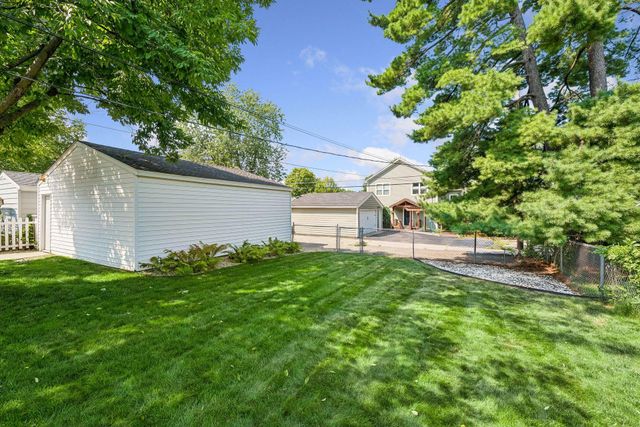 5900 Queen Avenue S, Minneapolis, MN 55410