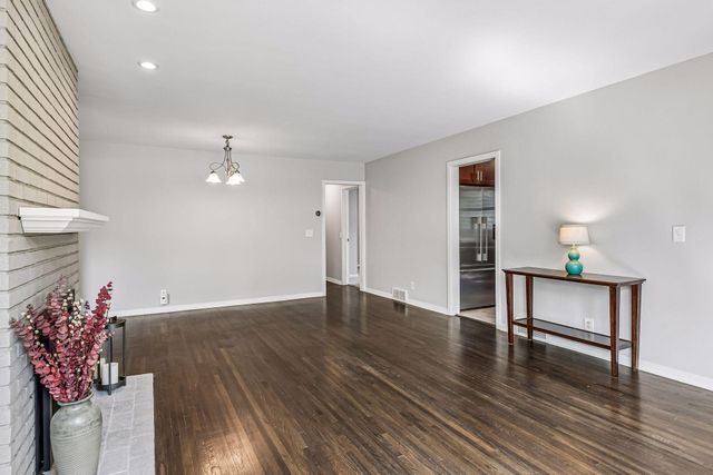 5900 Queen Avenue S, Minneapolis, MN 55410