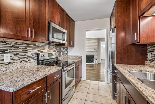 5900 Queen Avenue S, Minneapolis, MN 55410
