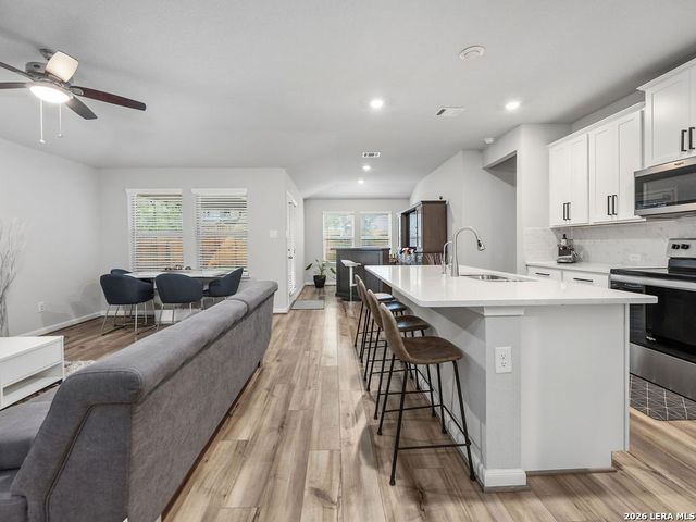 4521 Longhorn Crst, San Antonio, TX 78245