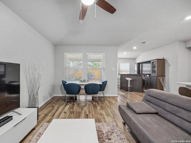 4521 Longhorn Crst, San Antonio, TX 78245