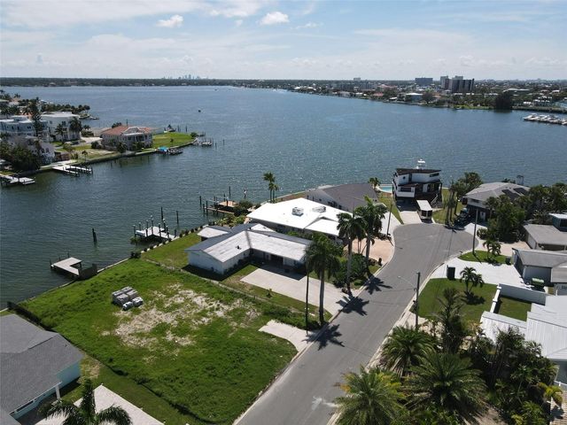 11125 4TH ST E, Treasure Island, FL 33706