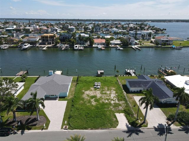 11125 4TH ST E, Treasure Island, FL 33706