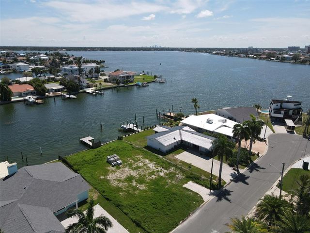 11125 4TH ST E, Treasure Island, FL 33706
